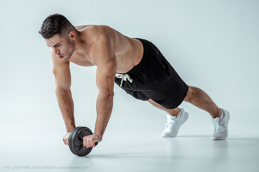 Kółko do ćwiczeń brzucha  jak ćwiczyć z ab wheel i jakie efekty daje trening?