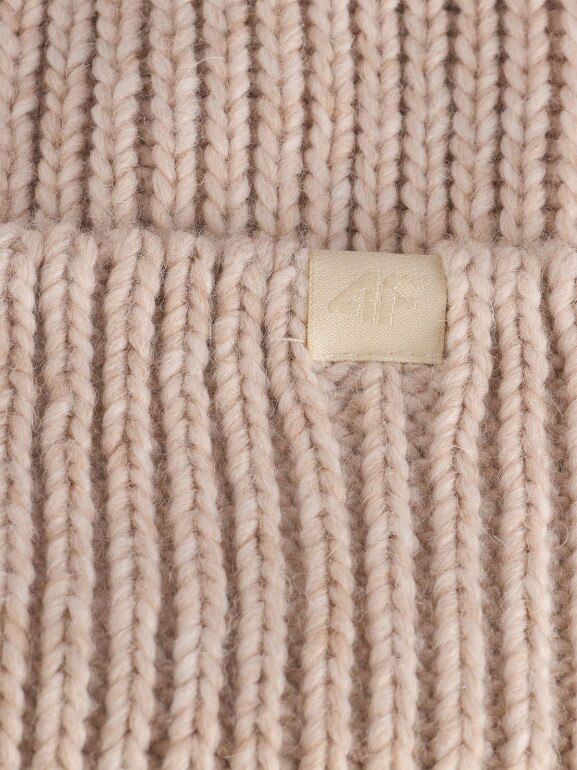 Damska czapka zimowa 4F 4FRAW25ACAPF0801 - beżowa