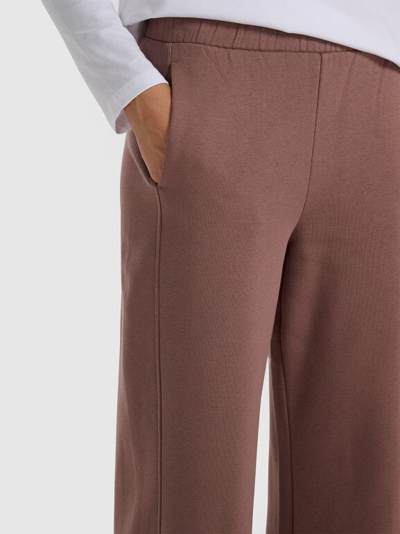 Damskie spodnie dresowe z szerokimi nogawkami 4F 4FRAW25TTROF1614 - brązowe