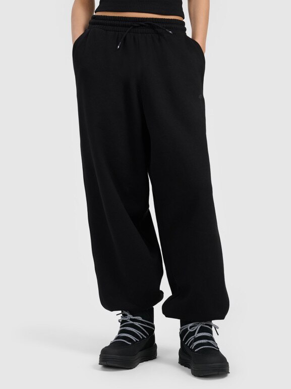 Damskie spodnie dresowe joggery 4F 4FRAW25TTROF1706 - czarne