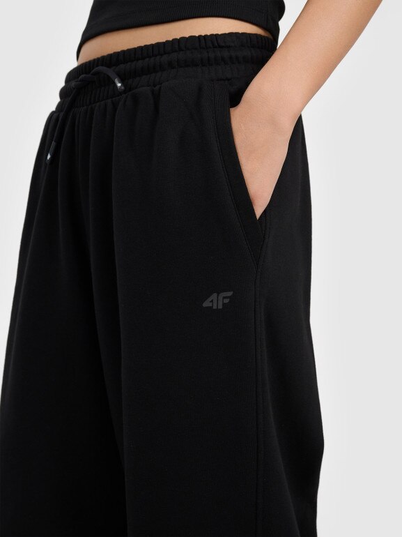 Damskie spodnie dresowe joggery 4F 4FRAW25TTROF1706 - czarne