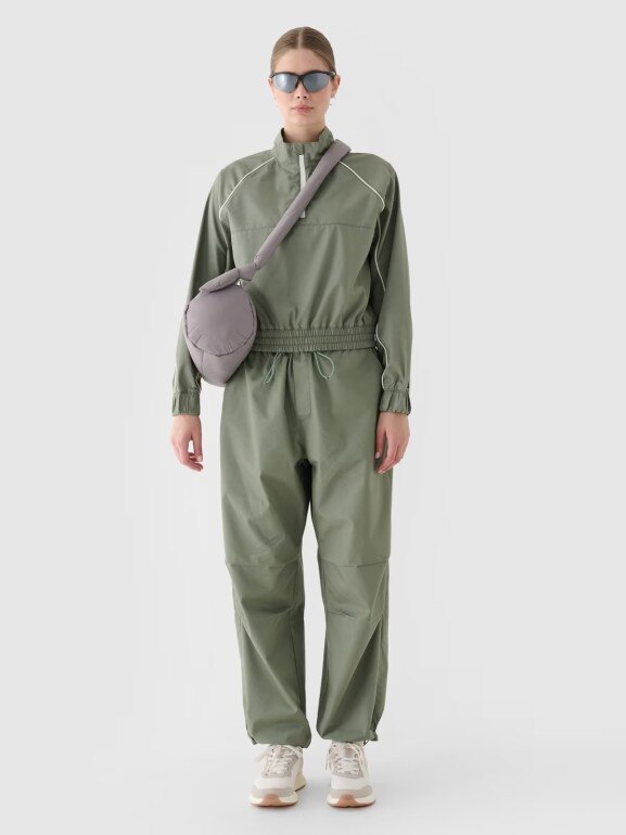 Damskie spodnie parachute casual 4F 4FRSS24TTROF1330 - oliwkowe/khaki