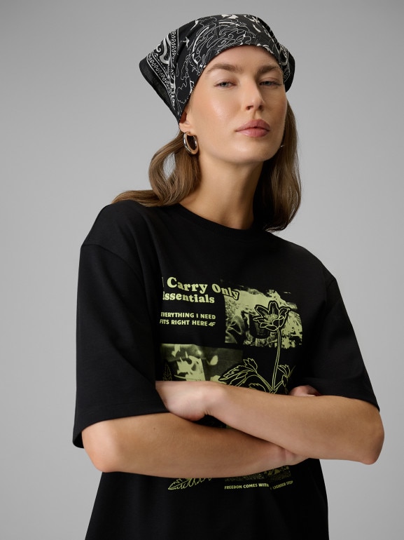 Damski t-shirt z nadrukiem 4F 4FRSS26TTSHF3705 - czarny