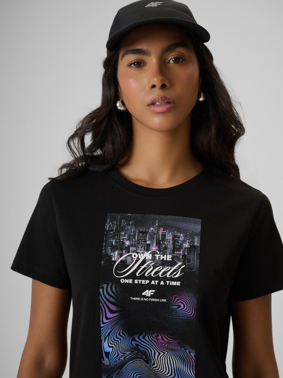 Damski t-shirt  z nadrukiem 4F 4FRSS26TTSHF4225 - czarny