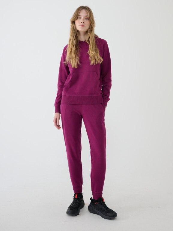 Damskie spodnie dresowe joggery 4F 4FWMM00TTROF1386 - fioletowe