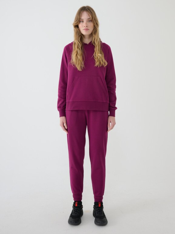 Damskie spodnie dresowe joggery 4F 4FWMM00TTROF1386 - fioletowe