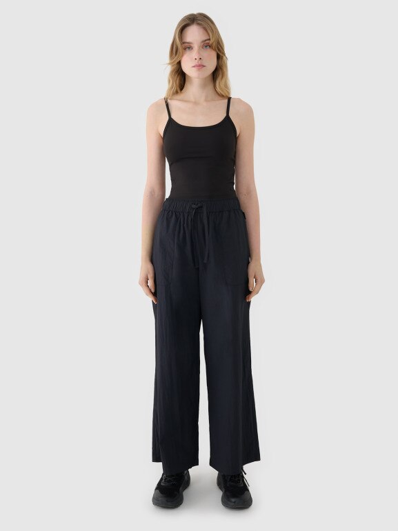 Damski crop-top na ramiączkach 4F 4FWSS25TSLEF127 - czarny