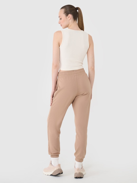 Damskie spodnie dresowe joggery 4F 4FWSS25TTROF0993 - beżowe