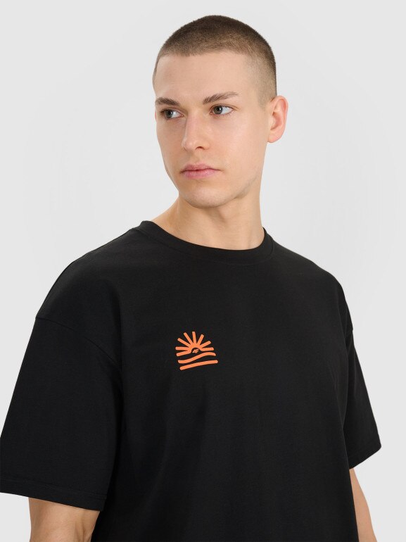 Męski t-shirt oversize z nadrukiem 4F 4FWSS25TTSHM1985 - czarny