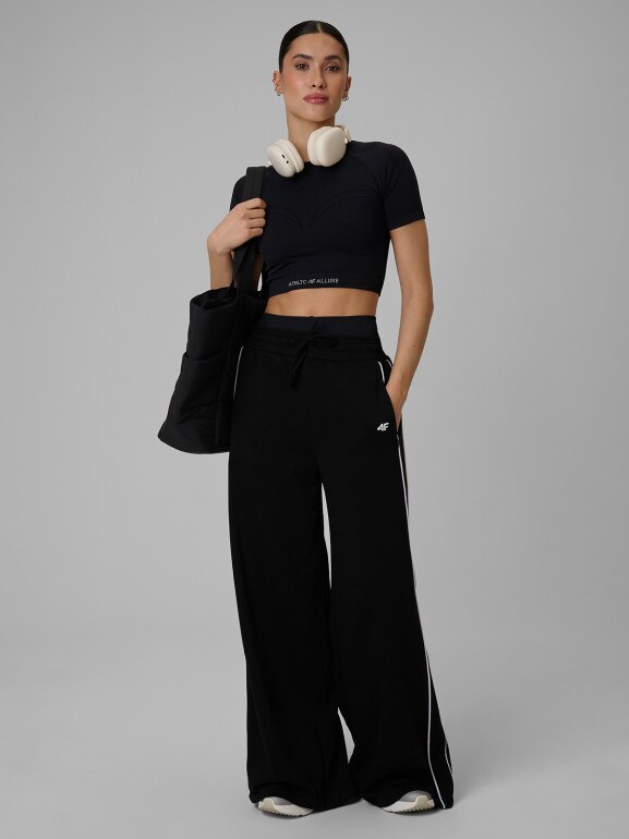 Damski crop top treningowy 4F 4FWSS26TFTSF1813 - czarny