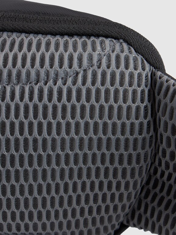 Czarna nerka 4F 4FRAW25AWAIU155 - czarna