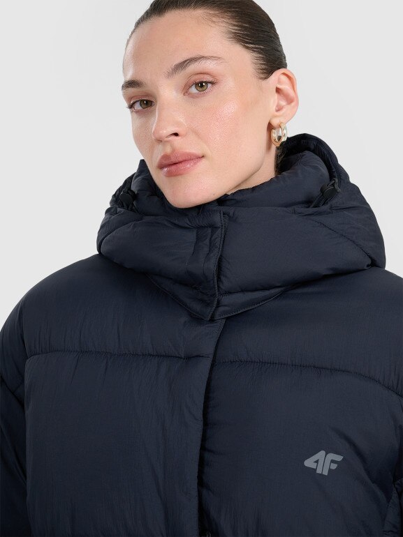 Damski płaszcz puchowy syntetyczny 4F 4FWAW25TDJAF588 - czarny