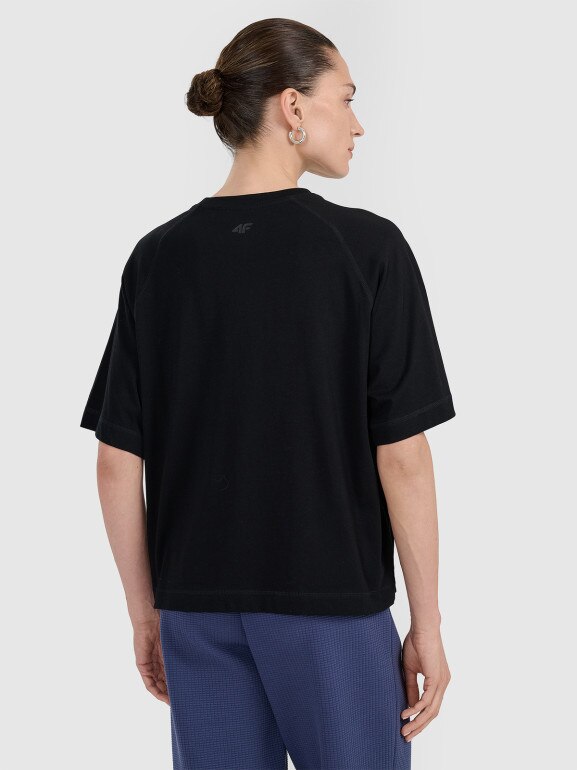 Damski t-shirt oversize z nadrukiem 4F 4FWAW25TTSHF2323 - czarny