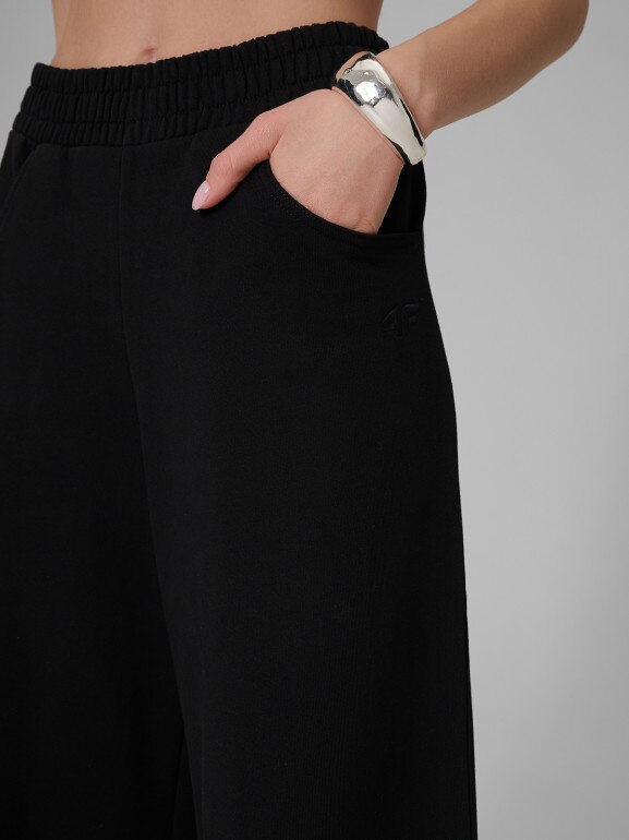 Damskie spodnie dresowe 4F 4FRSS26TTROF2011 - czarne