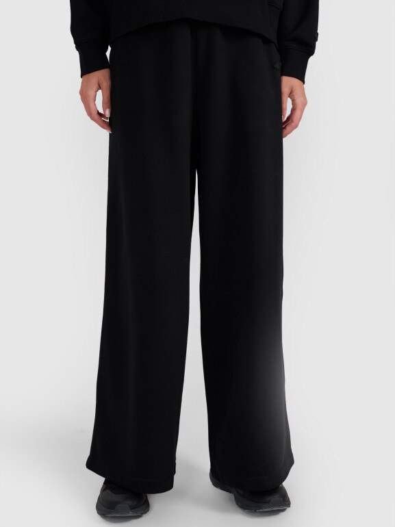 Damskie spodnie dresowe 4F 4FWAW25TTROF1204 - czarne