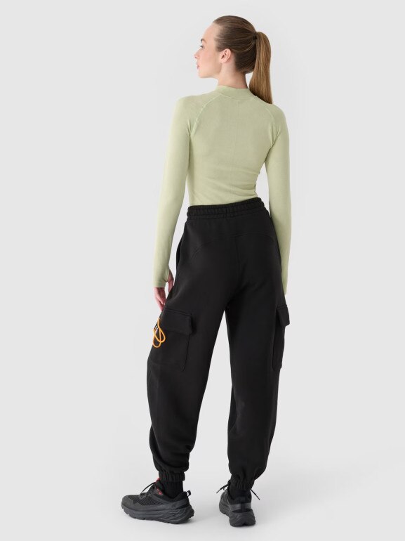 Damskie spodnie dresowe joggery 4F 4FRAW24TTROF1353 - czarne