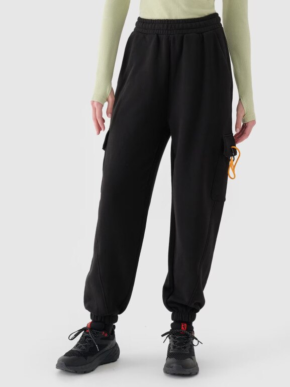 Damskie spodnie dresowe joggery 4F 4FRAW24TTROF1353 - czarne