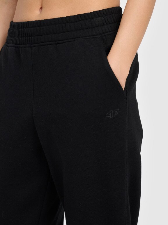Damskie spodnie dresowe joggery 4F 4FRMM00TTROF1842 - czarne
