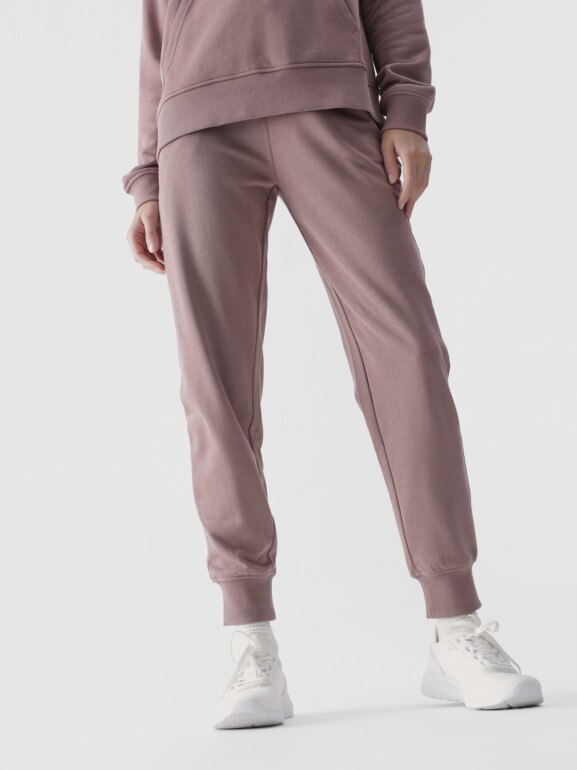Damskie spodnie dresowe joggery 4F 4FWMM00TTROF0945 - beżowe