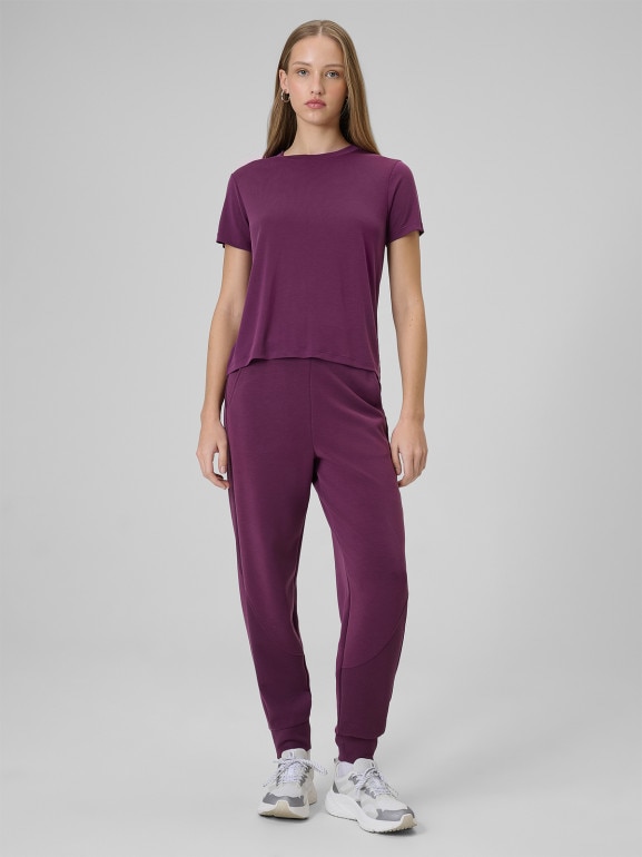 Damskie spodnie dresowe joggery 4F 4FWSS26TTROF1410 - fioletowe