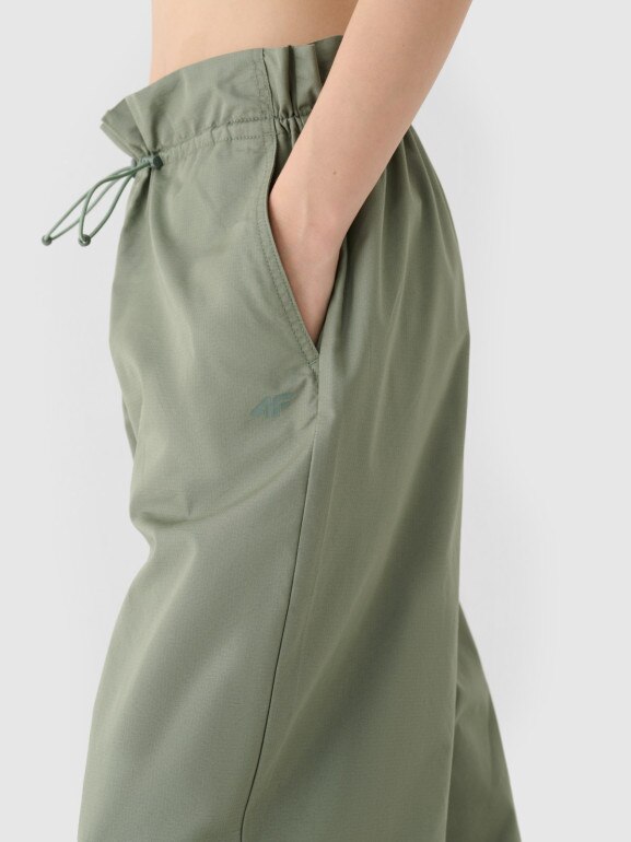 Damskie spodnie parachute casual 4F 4FRSS24TTROF1330 - oliwkowe