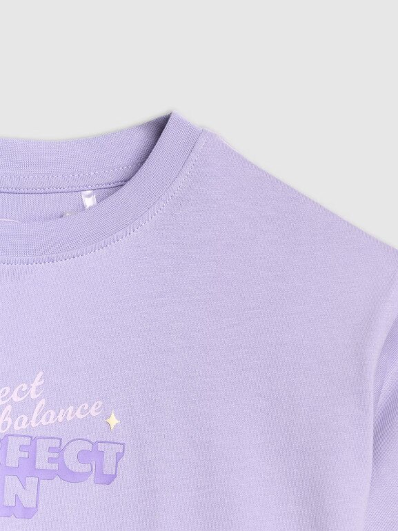 Dziewczęcy t-shirt oversize z nadrukiem 4F 4FJRAW25TTSHF3200 - fioletowy