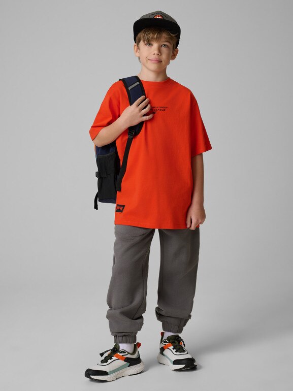 Chłopięca koszulka z nadrukiem 4F 4FJRSS26TTSHM3835 - pomarańczowa
