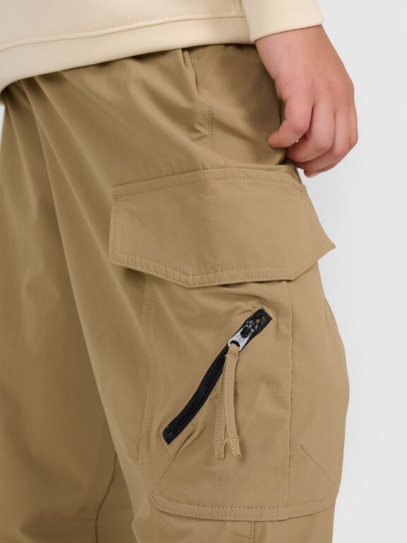 Chłopięce spodnie casual cargo 4F 4FJRAW25TTROM1606 - brązowe