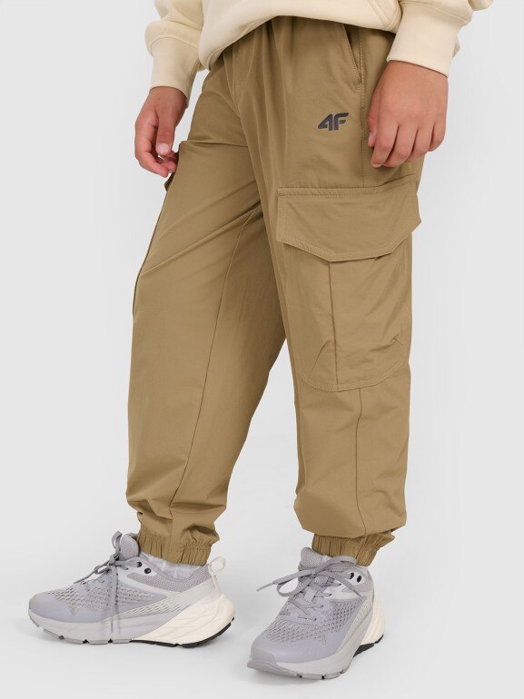 Chłopięce spodnie casual cargo 4F 4FJRAW25TTROM1606 - brązowe