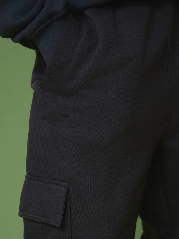 Chłopięce spodnie dresowe cargo 4F 4FJRSS26TTROM1882 - szare