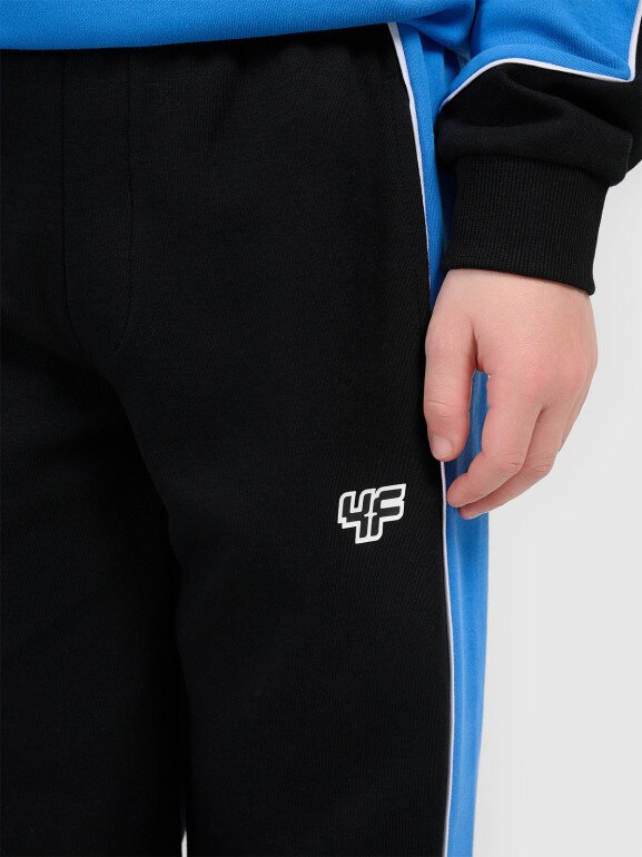 Chłopięce spodnie dresowe joggery 4F 4FJRSS26TTROM1873 - czarne