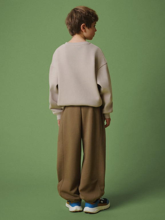 Chłopięce spodnie dresowe joggery 4F 4FJRSS26TTROM1896 - brązowe