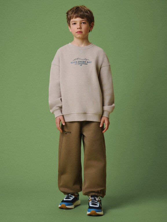 Chłopięce spodnie dresowe joggery 4F 4FJRSS26TTROM1896 - brązowe