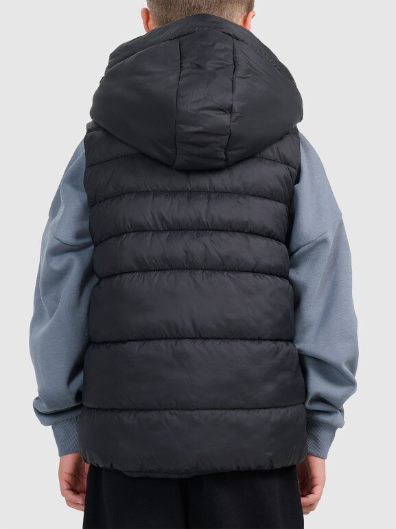 Chłopięcy bezrękawnik puchowy pikowany 4F 4FJWSS26TVJAM313 - czarny