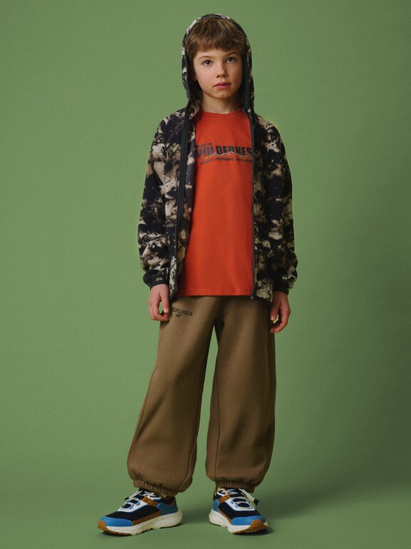 Chłopięcy polar z nadrukiem 4F 4FJRSS26TFLEM498 - multikolor