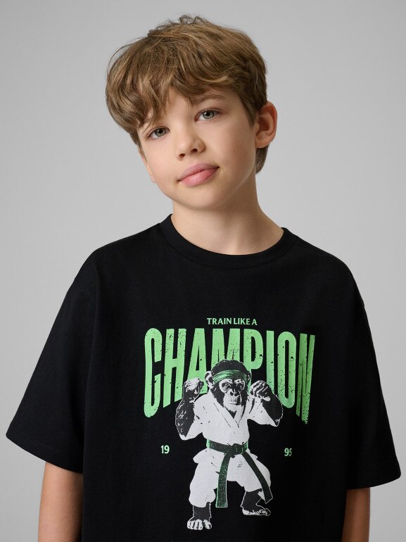 Chłopięcy t-shirt z nadrukiem 4F 4FJRSS26TTSHM3831 - czarny