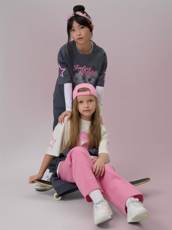 Dziewczęcy t-shirt z nadrukiem 4F 4FJRSS26TTSHF3451 - szary