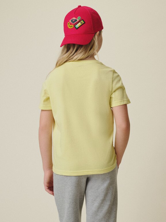 Dziewczęcy t-shirt z nadrukiem 4F 4FJRSS26TTSHF3677 - żółty