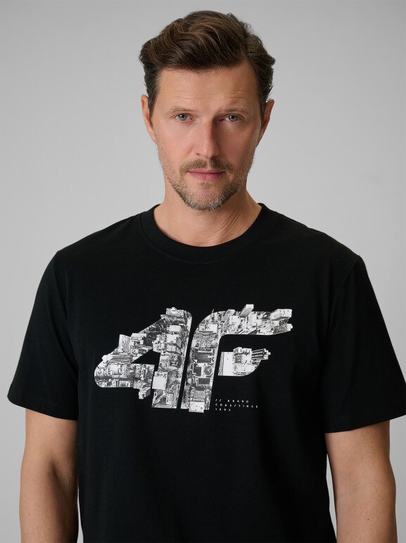 Męski t-shirt z nadrukiem 4F 4FWSS26TTSHM2659 - czarny