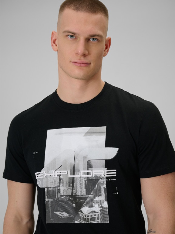 Męski t-shirt z nadrukiem 4F 4FWSS26TTSHM2660 - czarny