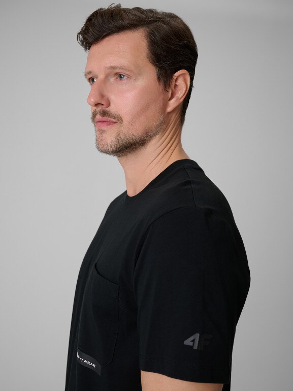 Męski t-shirt z nadrukiem 4F 4FWSS26TTSHM2663 - czarny
