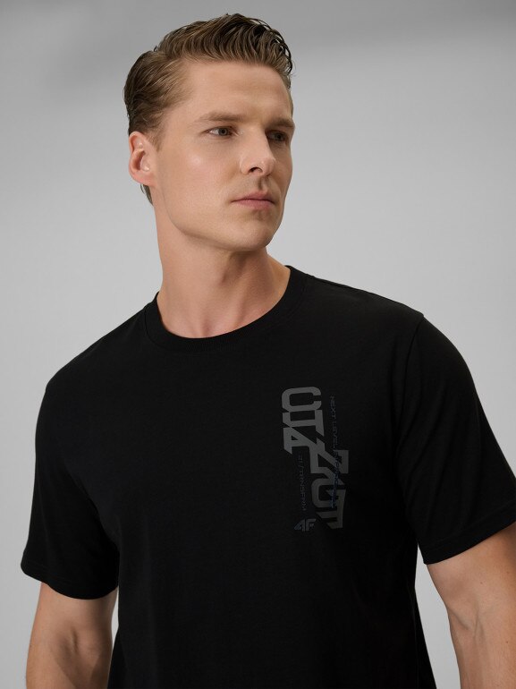 Męski t-shirt z nadrukiem 4F 4FWSS26TTSHM2665 - czarny