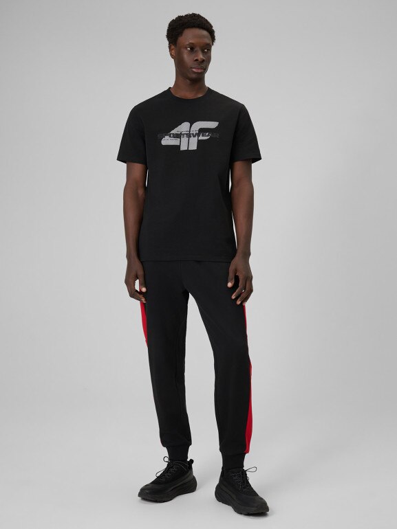 Męski t-shirt z nadrukiem 4F 4FWSS26TTSHM2666 - czarny