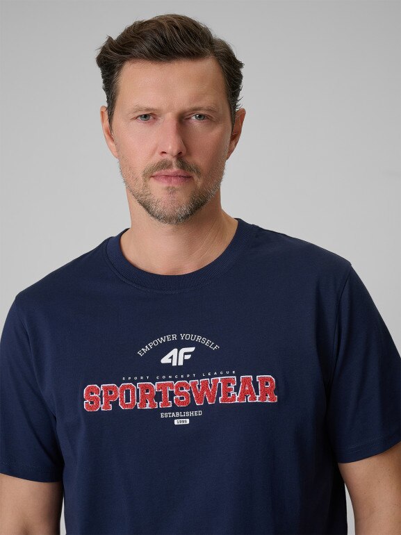 Męski t-shirt z nadrukiem 4F 4FWSS26TTSHM3324 - granatowy