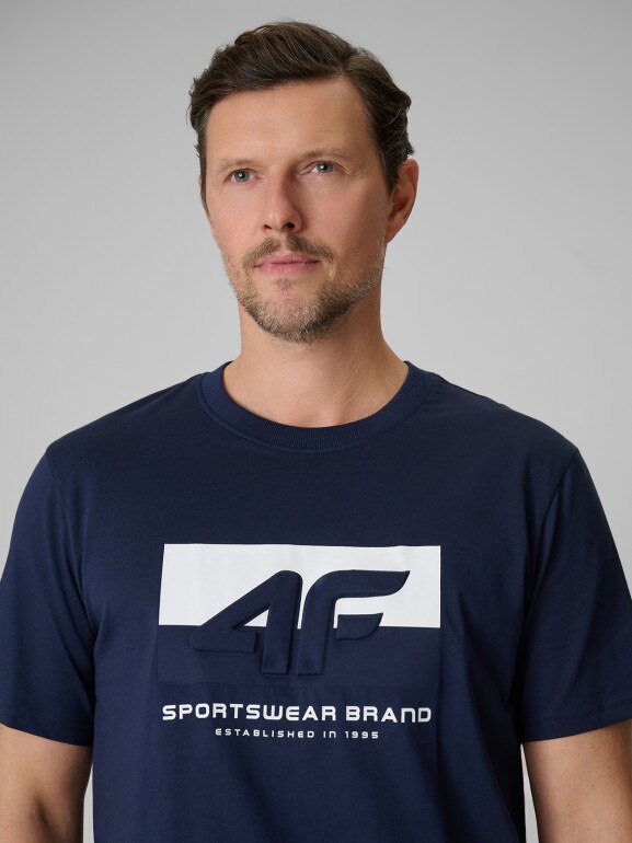 Męski t-shirt z nadrukiem 4F 4FWSS26TTSHM3325 - granatowy