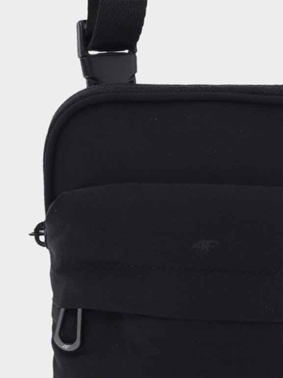 Saszetka na ramię 4F 4FWAW25APOUU081 - czarna