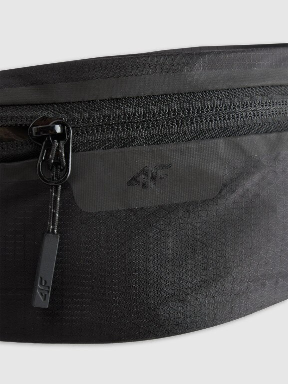 Saszetka nerka 4F 4FRAW25AWAIU136 - czarna
