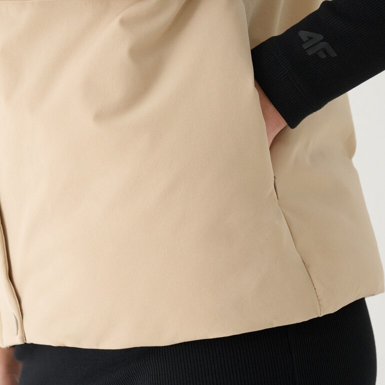 Damski bezrękawnik puchowy Guess Aurlie SL Puffer Overshirt - beżowy
