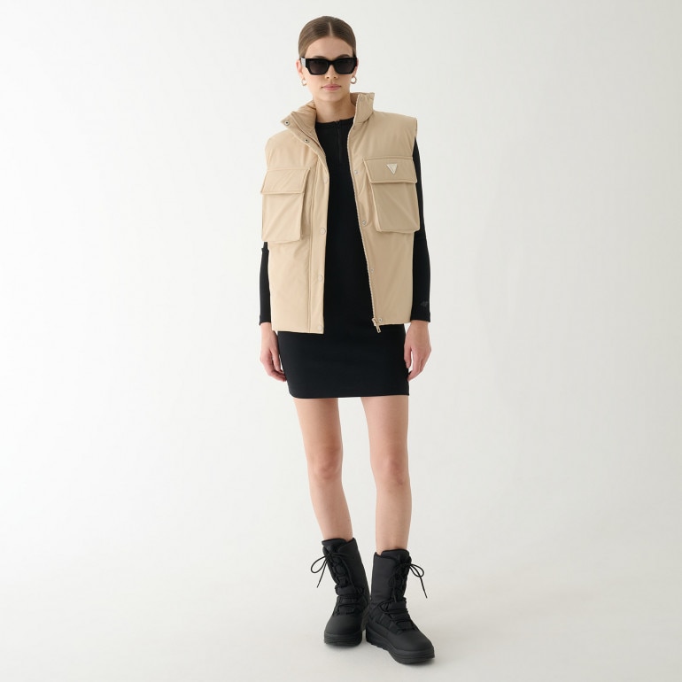 Damski bezrękawnik puchowy Guess Aurlie SL Puffer Overshirt - beżowy