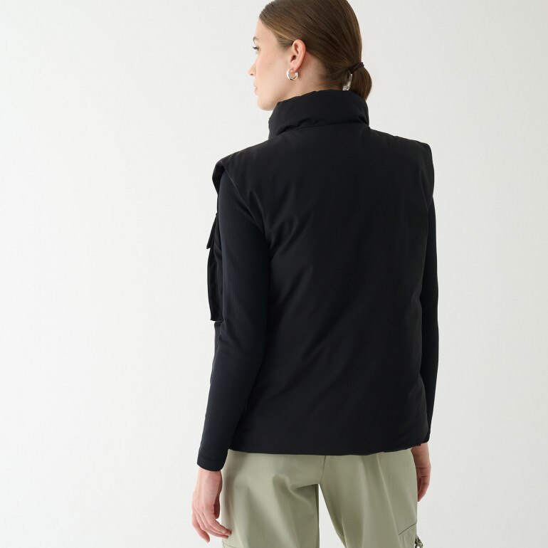Damski bezrękawnik puchowy Guess Aurlie SL Puffer Overshirt - czarny